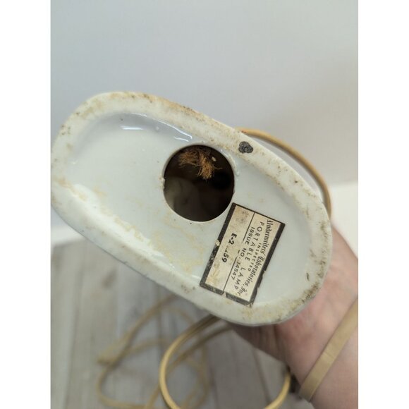 Victorian Couple Lamp Vintage Ceramic 9 3/4" Tall Needs Rewiring - Picture 7 of 8